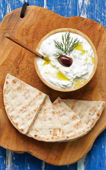Tzatziki, huisgemaakt Grieks gerecht bij Menny's Kitchen in Den Haag